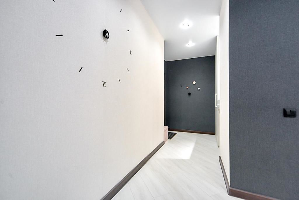 Апартаменты Modern apartment near the metro Минск-43
