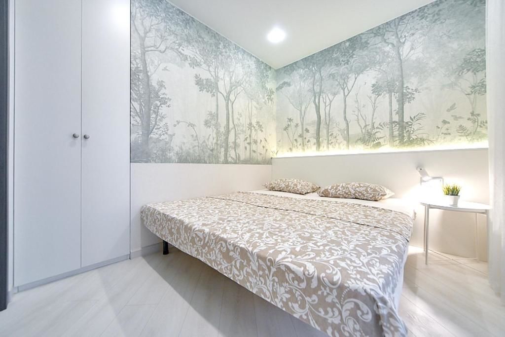 Апартаменты Modern apartment near the metro Минск-70
