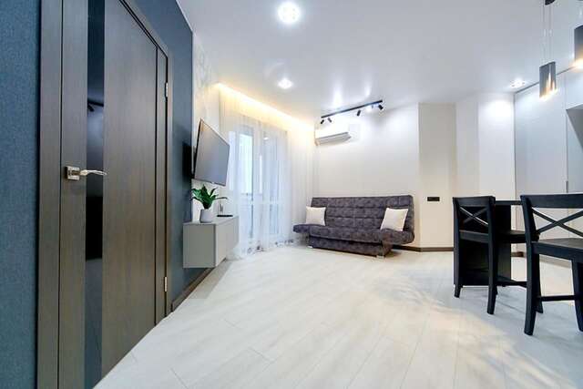Апартаменты Modern apartment near the metro Минск-14